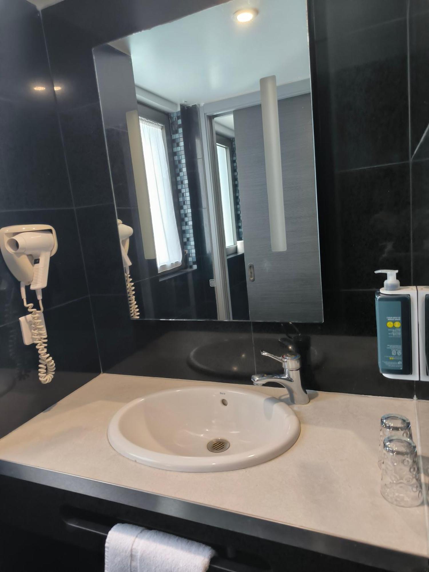 Brit Hotel Porte D'Espagne Perpignan Zewnętrze zdjęcie